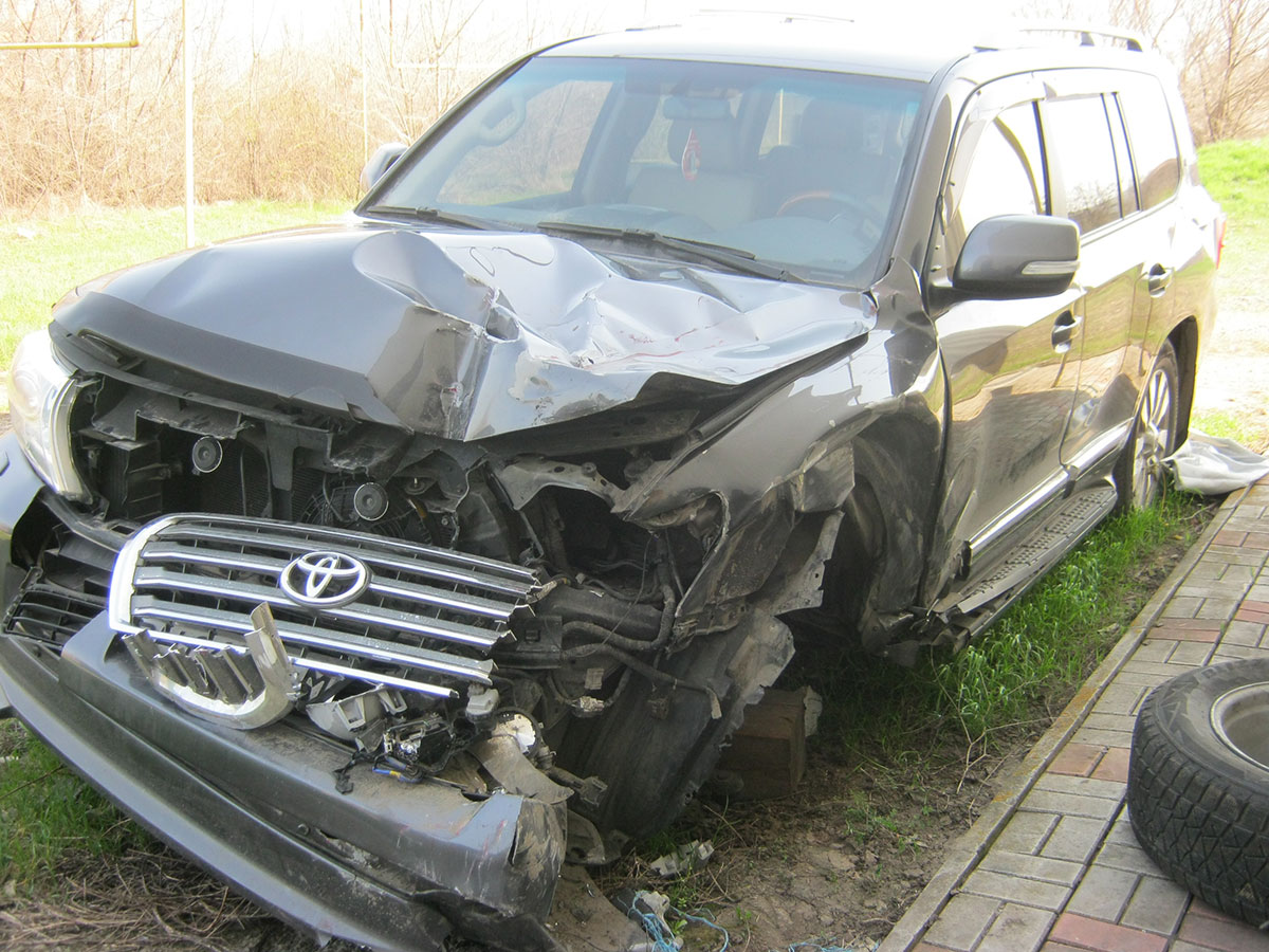 Toyota Land Cruiser 200, 2013 год. Сумма ущерба 366833,03 грн. Стоимость оценки с выездом 3000,00 грн